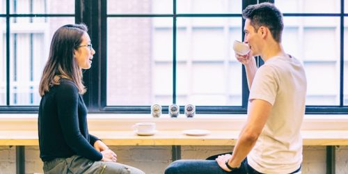 How do you correctly use "per se"? - couple sat drinking coffee and conversing