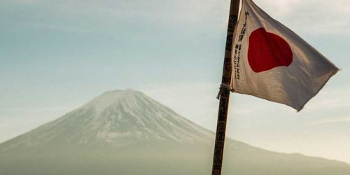 Japanese flag in front of mountain | Readable, free readability test