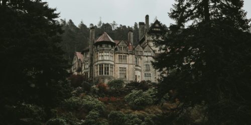 Building Suspence, haunted house image, Readable, readability